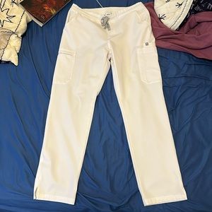 Medium Figs Yola White Scrub Bottoms
